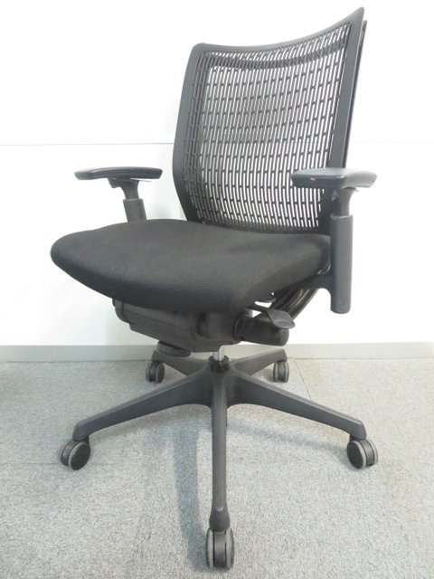 【中古】ヴィスコンテ   オカムラ（okamura） 肘付ローバックチェア