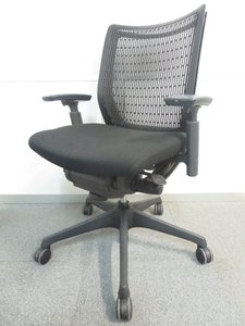 【樹脂メッシュの代表】オカムラ製ヴィスコンテ/おしゃれなオフィスチェアとして