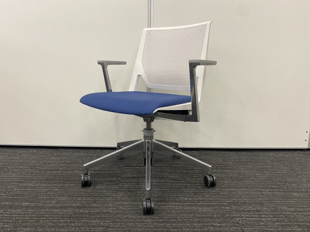 【肘に欠けありの為、お安く！】【オフィス用、自宅用にも！】ヘイワース/べリー/HAWORTH/Very
                        ベリー 
                                    中古
            