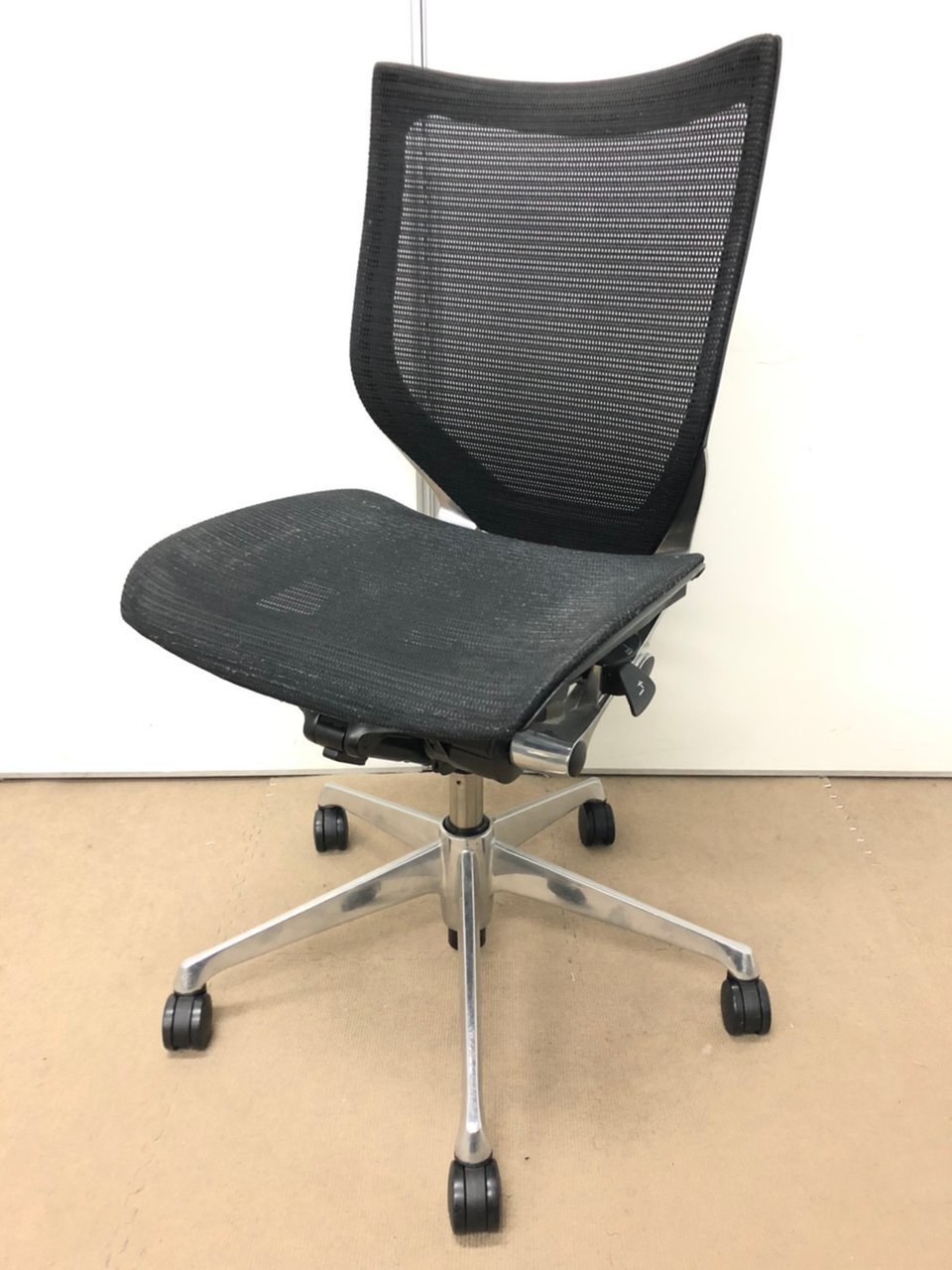 【オフィスの王道チェア】【オカムラ製/バロンメッシュ/ブラック
                        バロンメッシュ 
                                    中古
            