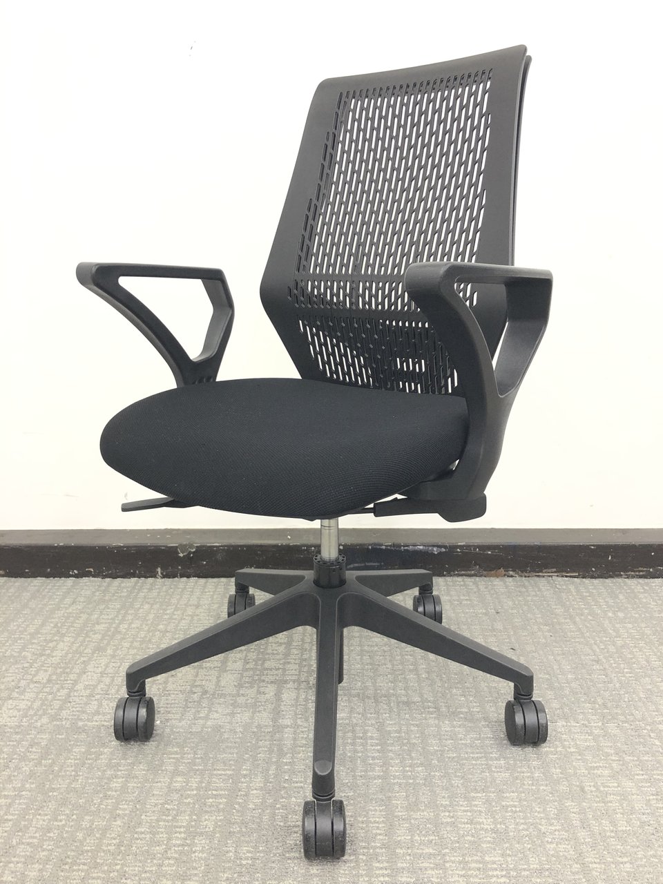 トヨセット　システムチェア　背ブラックシェル構造で通気性良好！
                        トヨセット
                                    中古
            