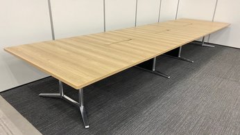 横幅5600㎜　560㎝　中古では珍しい大型テーブルとなります