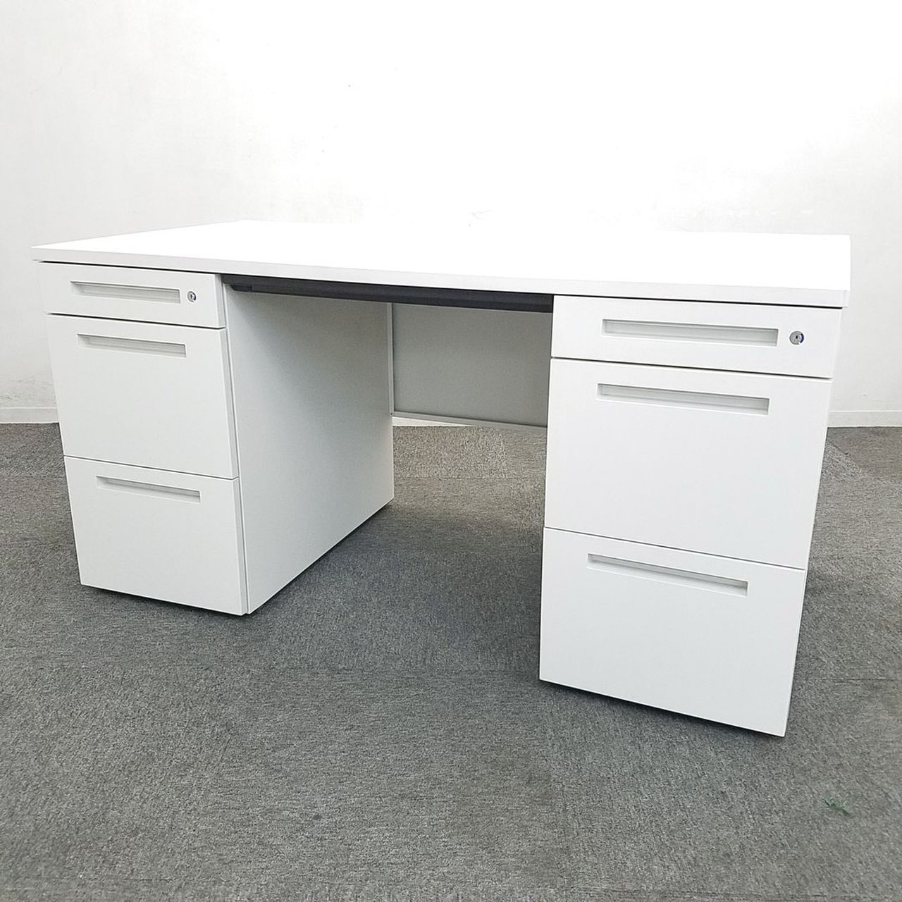 【4台入荷】イトーキ製｜人気のホワイト両袖机が入荷いたしました！　オフィスデスク　収納力抜群！
                        CZR 
                                    中古
            