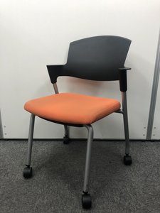 【会議やミーティング用】スタッキングチェア　コクヨ　プロッティ　オレンジ　収納　キャスター付き