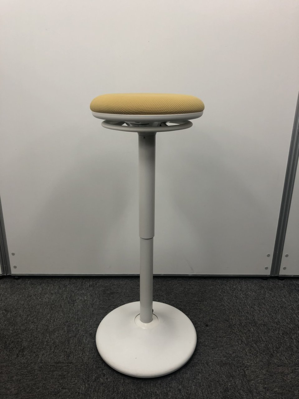 【オフィスをかわいらしくおしゃれに！】オカムラ　ピルエット（Pirouetto）イエロー　カウンターチェア　パーチングスツール 2017年製
                        Pirouettoシリーズ 
                                    中古
            