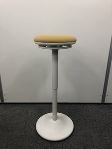 【オフィスをかわいらしくおしゃれに！】オカムラ　ピルエット（Pirouetto）イエロー　カウンターチェア　パーチングスツール 2017年製