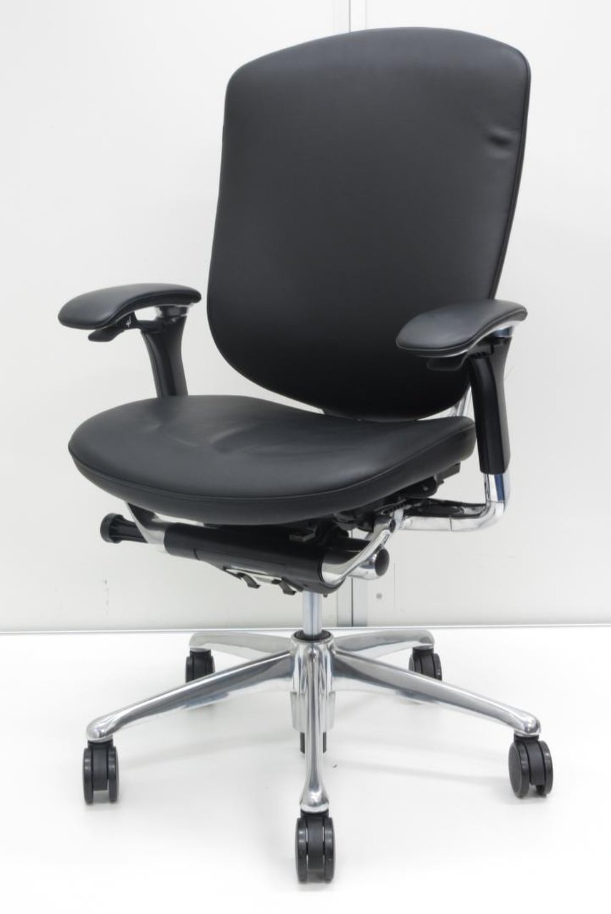 【新品定価36万越え！】オカムラ製　コンテッサ　肘付きチェア【オールレザー仕様！】【多機能】
                        コンテッサ 
                                    中古
            