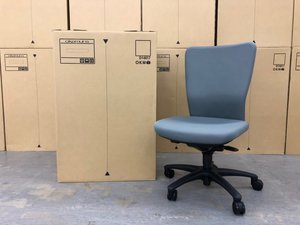 【関東倉庫在庫品】安定した座り心地と落ち着いたカラーをお求めの方にお勧め!!新古品のカロッツァチェアが大量に入荷しました【数量限定品】【管理番号：A00714318】