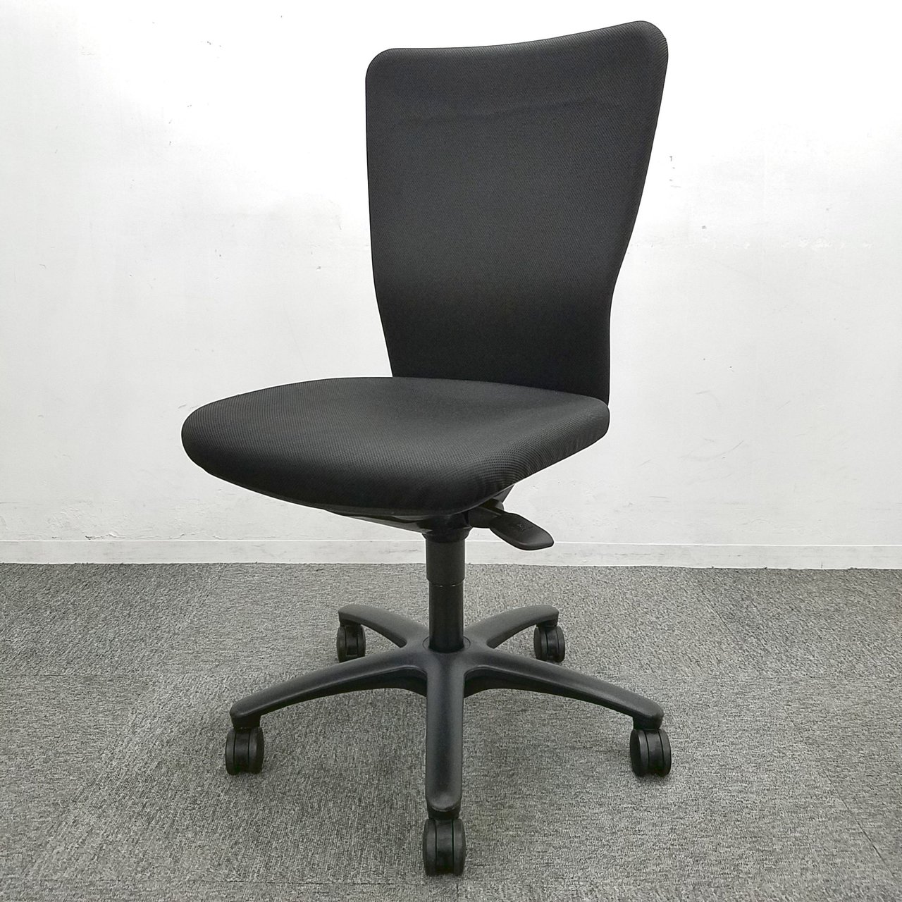 【27脚入荷】定番のオカムラチェア入荷！中古　オフィスチェア　OAチェア　メッシュ　ハイバック　テレワーク用
                        カロッツァ 
                                    中古
            