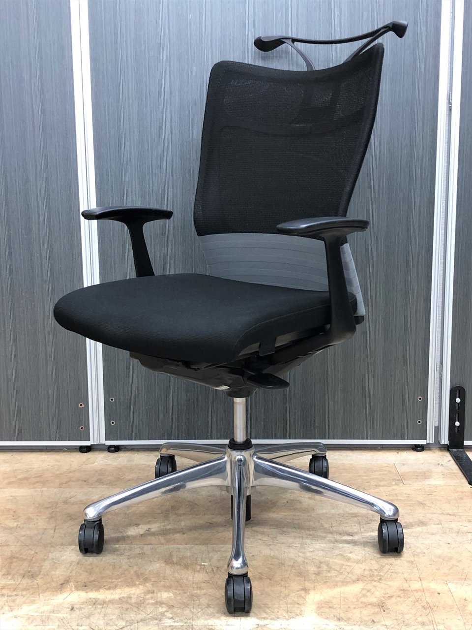 【4脚入荷】ミドルクラスの人気シリーズ！メッシュが映えるデスクチェア【中古】【オフィス家具】【東京】【大阪】【愛知】【岐阜】【滋賀】【長野】
                        フィーゴメッシュ 
                                    中古
            