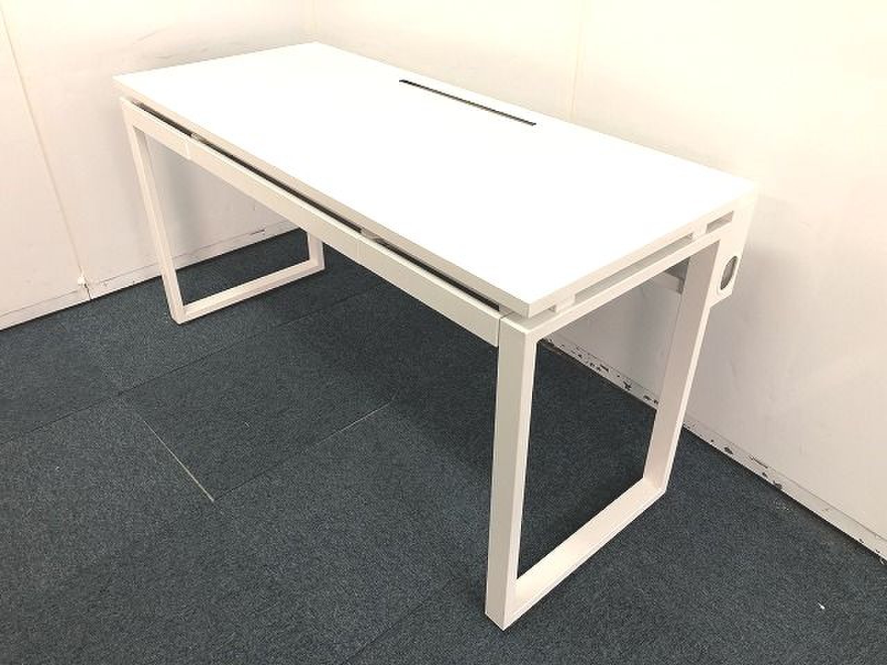 １台限定！！【ホワイトカラーの引き出し3ヶ所付き！！奥行600ｍｍでスリムタイプ！！レアなデスクの入荷です！！】
                        その他シリーズ
                                    中古
            