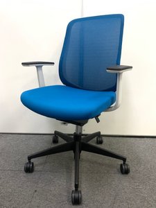 【2脚入荷！】【2017年製】安定した姿勢をサポート！メッシュで快適作業！！