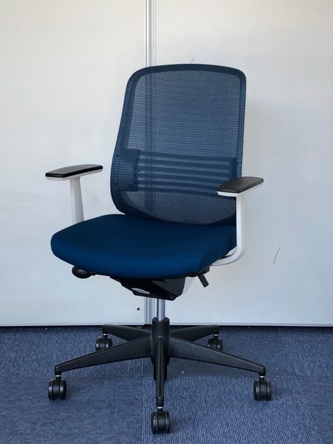 【中古】シロッコ   コクヨ（KOKUYO） 肘付ローバックチェア