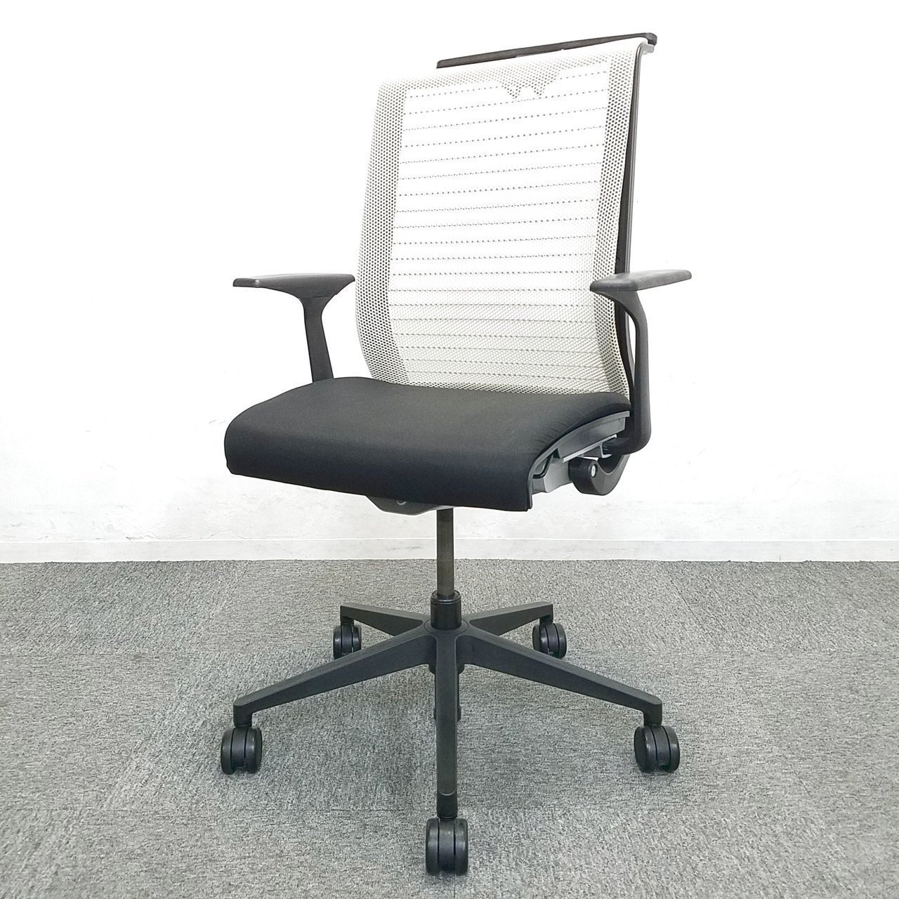 【関西倉庫在庫】【肘置きに使用感あり】スチールケース シンク 肘置き付き ハイバック コートハンガー付き【中古品】【新大阪】【北区】【淀川区】【北摂】【起業】
                        シンクチェア（2014年以前モデル） 
                                    中古
            