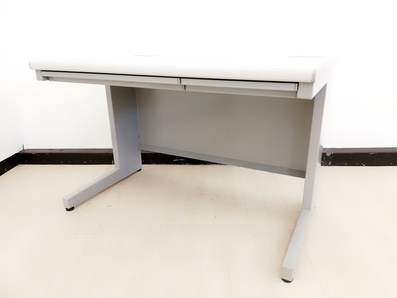 【流通量少なめ！幅1100mm】内田洋行製　FEED　平机【定番シリーズ】
                        FEED 
                                    中古
            