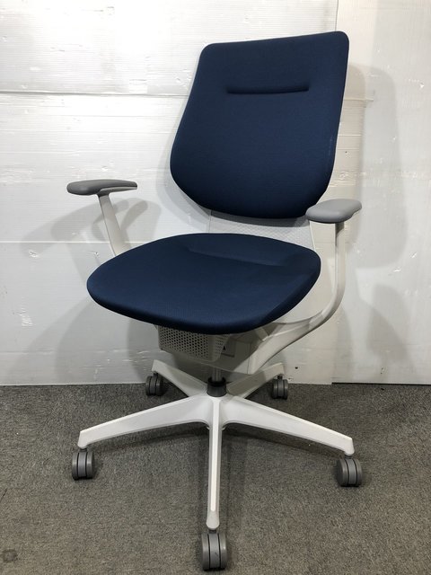 肘付きハイバック　コクヨ製
イングチェア　