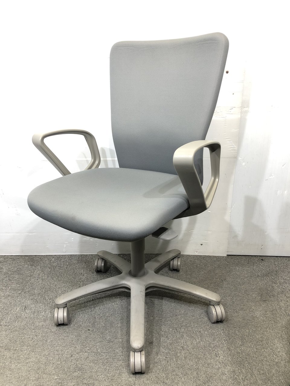 オカムラ製　カッロツァが入荷いたしました　コートハンガー付き

                        カッロツァ
                                    中古
            