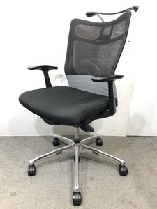 オカムラ製　フィーゴチェアが入荷いたしました　背面メッシュ　コートハンガー付き