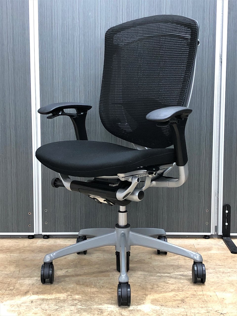 【12脚入荷】革新的なタスクチェア！エルゴノミックメッシュチェア【中古】【オフィス家具】【東京】【大阪】【愛知】【岐阜】【長野】【滋賀】
                        コンテッサ 
                                    中古
            