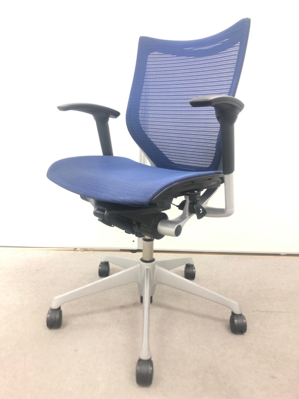 【肘は新品に交換しております！】
希少価値が高い座面メッシュ仕様のバロンを入荷しました！
                        バロン 
                                    中古
            