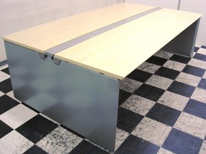 オカムラ製　プロユニットシリーズ　ナチュラル天板　フリーアドレスデスク　W2400サイズ　4名様用におすすえめ！！【倉庫在庫】