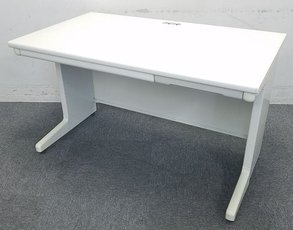 【希少な単体デスクが入荷！】幅1,200mmと人気サイズです！◆配線タップが欠品している為お安く！