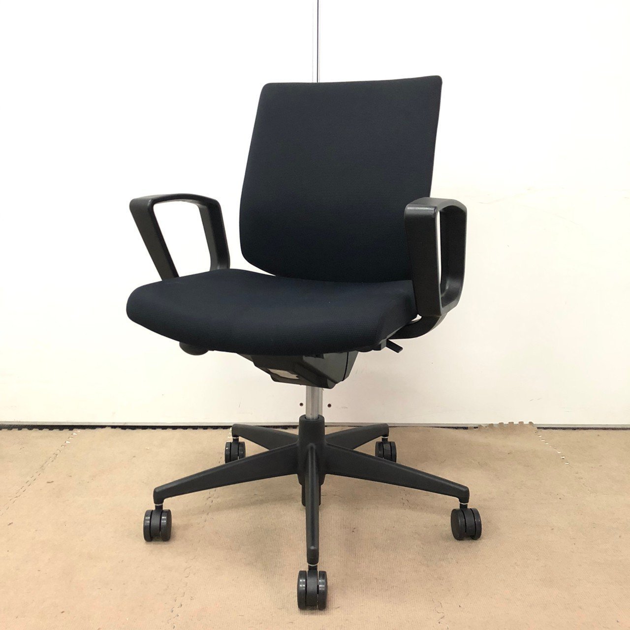 【人気商品】【残り4点】コクヨ　ウィザードシリーズ　ブラックカラー【国内メーカー】【京都・滋賀】
                        ウィザード2 
                                    中古
            