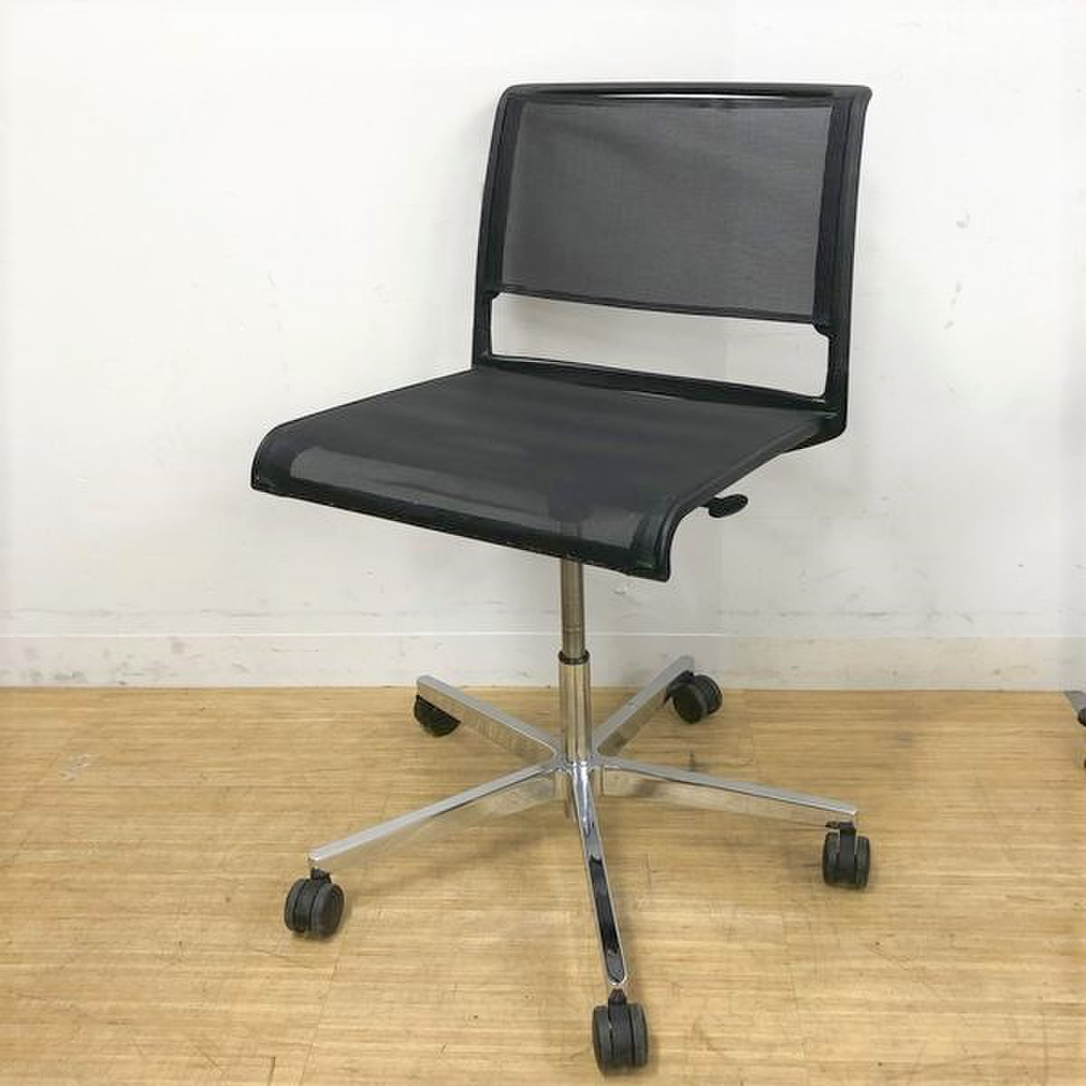 【デザイナーズ家具】シートメッシュのミーティングチェア　キャスターチェア　ウィルクハーン　エーライン
                        Aライン 
                                    中古
            