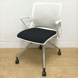 ネスティングチェア　オカムラ　クリール　肘付きで快適