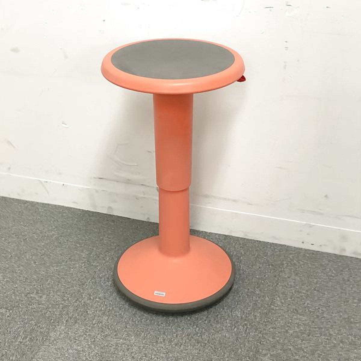 【デザイナーズ家具】カッシーナ・イクスシー取り扱い(Cassina IXC.)/インタースツール(interstuhl)/アップスツール　スヴェン・ヴァン・ベティカー氏　カラー：レッド
                        UP IS1(アップスツール)
                                    中古
            