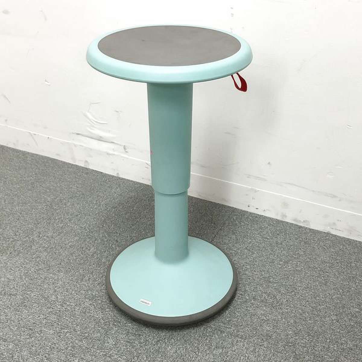 【デザイナーズ家具】カッシーナ・イクスシー取り扱い(Cassina IXC.)/インタースツール(interstuhl)/アップスツール　スヴェン・ヴァン・ベティカー氏　カラー：アイス
                        UP IS1(アップスツール)
                                    中古
            