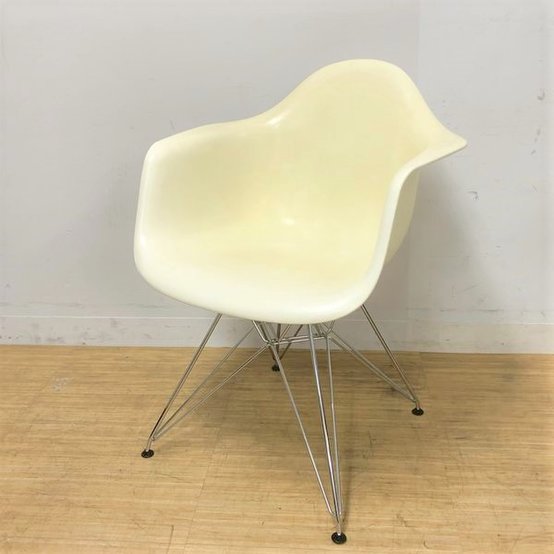 【中古】イームズシェル  イームズ　アームシェルチェア Herman Miller（ハーマンミラー） ミーティングチェア
