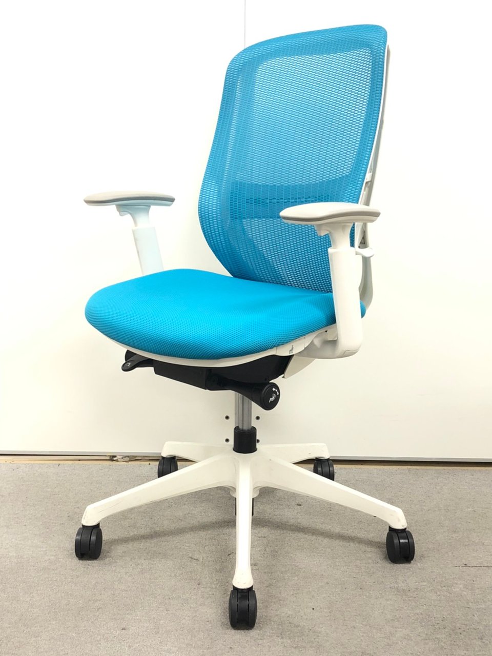 【オフィスでも自宅でもおすすめの定番チェア！2017年製】オカムラ シルフィー入荷！なんと10脚揃います！テレワークにも【okamura/Sylphy　メッシュ】
                        シルフィー（メッシュ） 
                                    中古
            