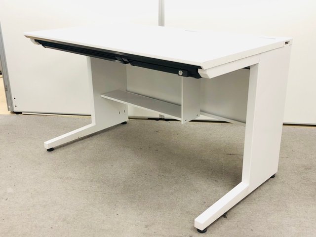 【平机に珍しい引き出し鍵付きデスク！】10台揃います【定番のコクヨ(kokuyo)　ISシリーズ！】ホワイト天板でオフィスを明るく！