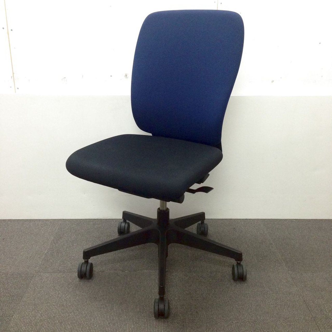 OAチェア肘無　フルゴチェア　イトーキ製
                        フルゴ 
                                    中古
            