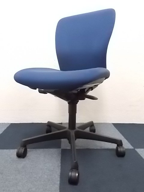 【中古】スラート   オカムラ（okamura） 肘無ローバックチェア