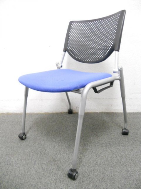 大量入荷30脚　スタッキングチェア