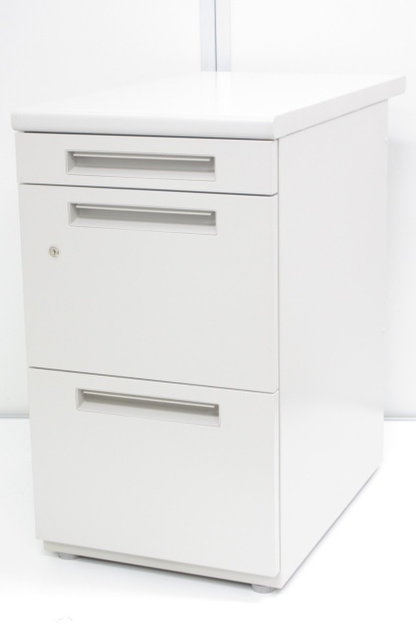 【5台入荷！】入荷が珍しい脇机！
                        その他シリーズ
                                    中古
            