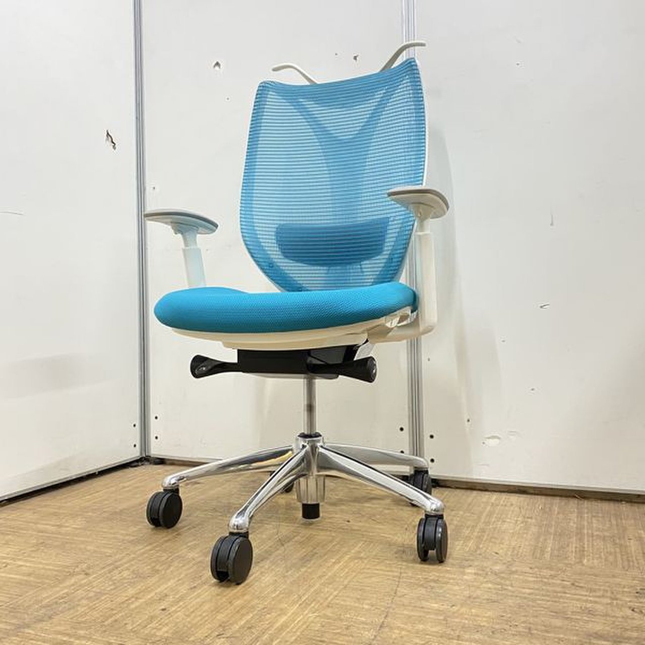 【ランバーサポート付き！】シルフィーよりワンランク上の座り心地へ！
                        サブリナ 
                                    中古
            