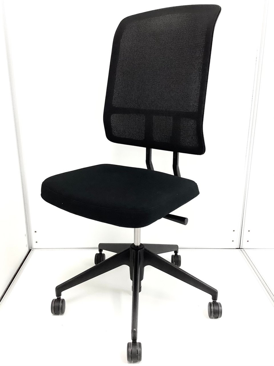 大人気／定番／デザイナーズ家具　◆vitra／ヴィトラ　◆AM ※横浜店撮影画※
                        AMチェア 
                                    中古
            