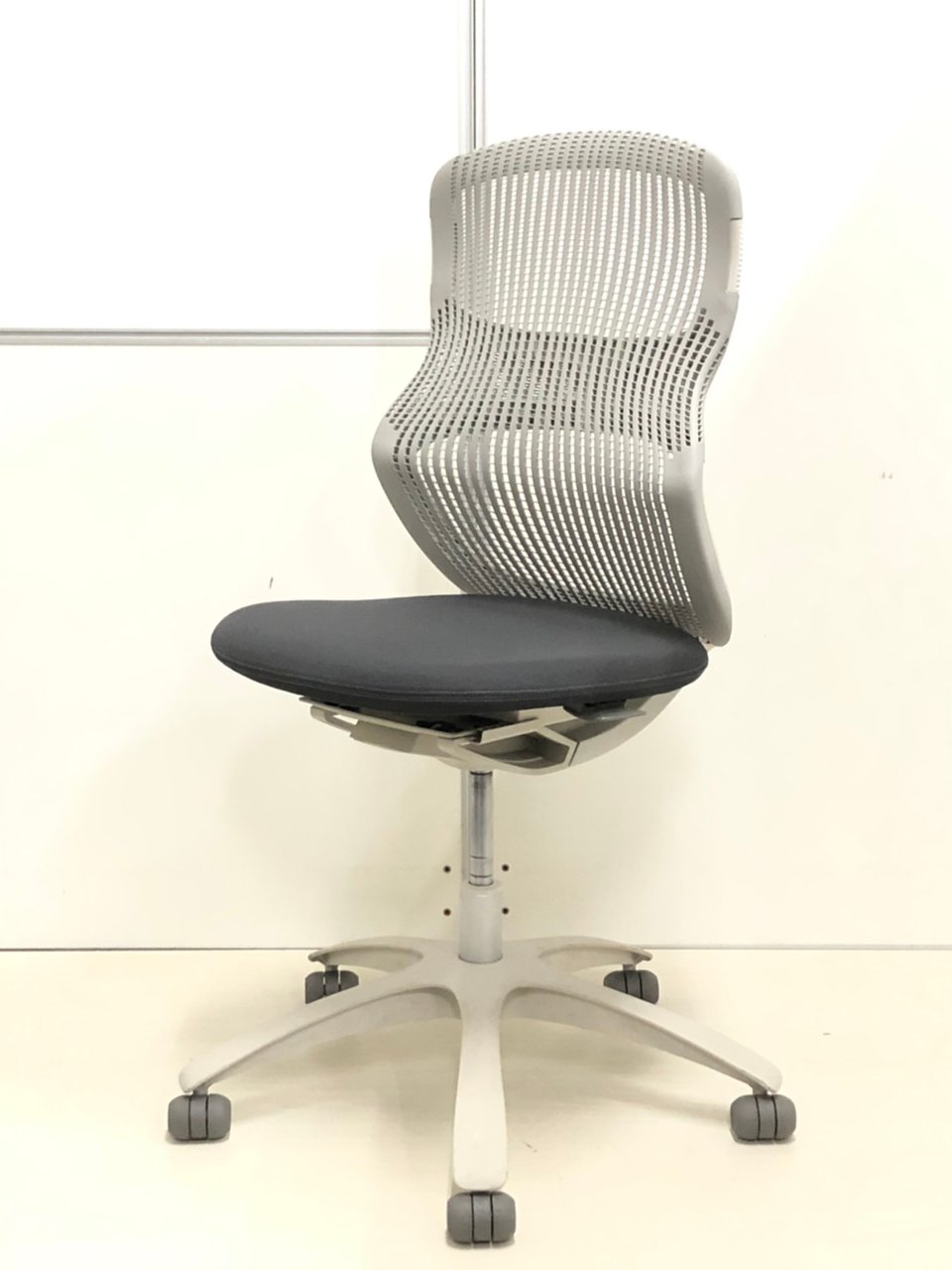 【体に自然になじむエラストマーフレックスバックネット】
Knoll(ノル)/ジェネレーション
【中古市場では滅多に出回らない希少品】
                        ジェネレーション 
                                    中古
            
