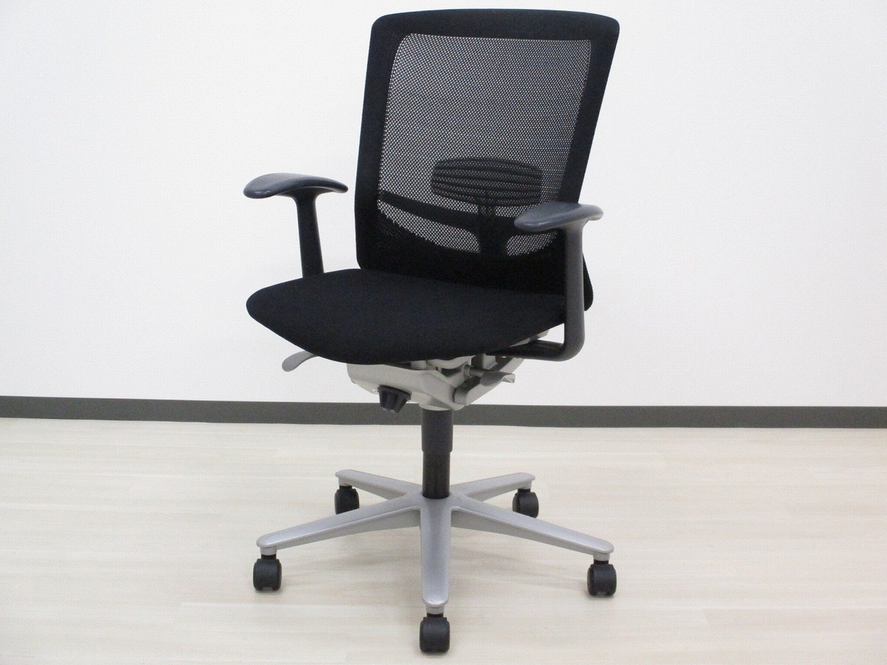 ハイクラスオフィスチェア　内田洋行　レジアチェア　高品質メッシュチェア
                        レジア 
                                    中古
            