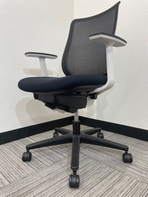 【中古】ミトラ  CRSG2900E1N コクヨ（KOKUYO） 肘付ミドルバックチェア