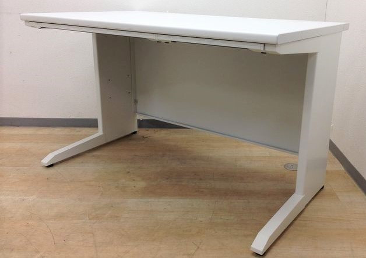 有名ではないですが、
TOYOSTEEL（トヨスチール）は、40年の歴史を持つ豊通ファシリティーズのオフィス家具ブランドです。

                        50S シリーズ 
                                    中古
            