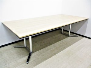 【すっきりとした見た目の1枚天板テーブル！】
ジグザグに座って感染防止！
フリーアドレス化オフィスにもおすすめです！