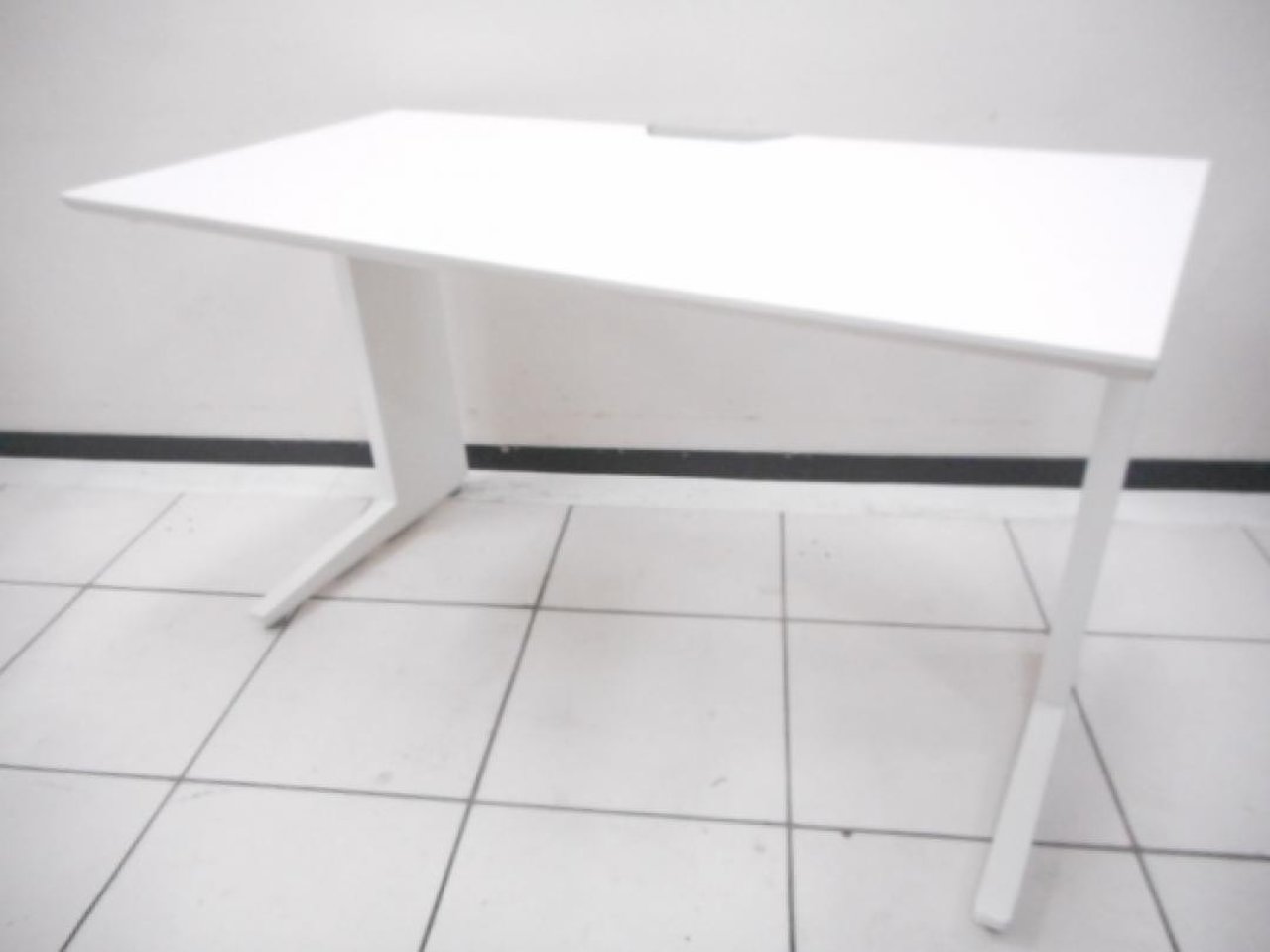 【スタイリッシュなデザイン！】プロユニット　平机　Ｗ1200　ホワイト
                        プロユニット 
                                    中古
            