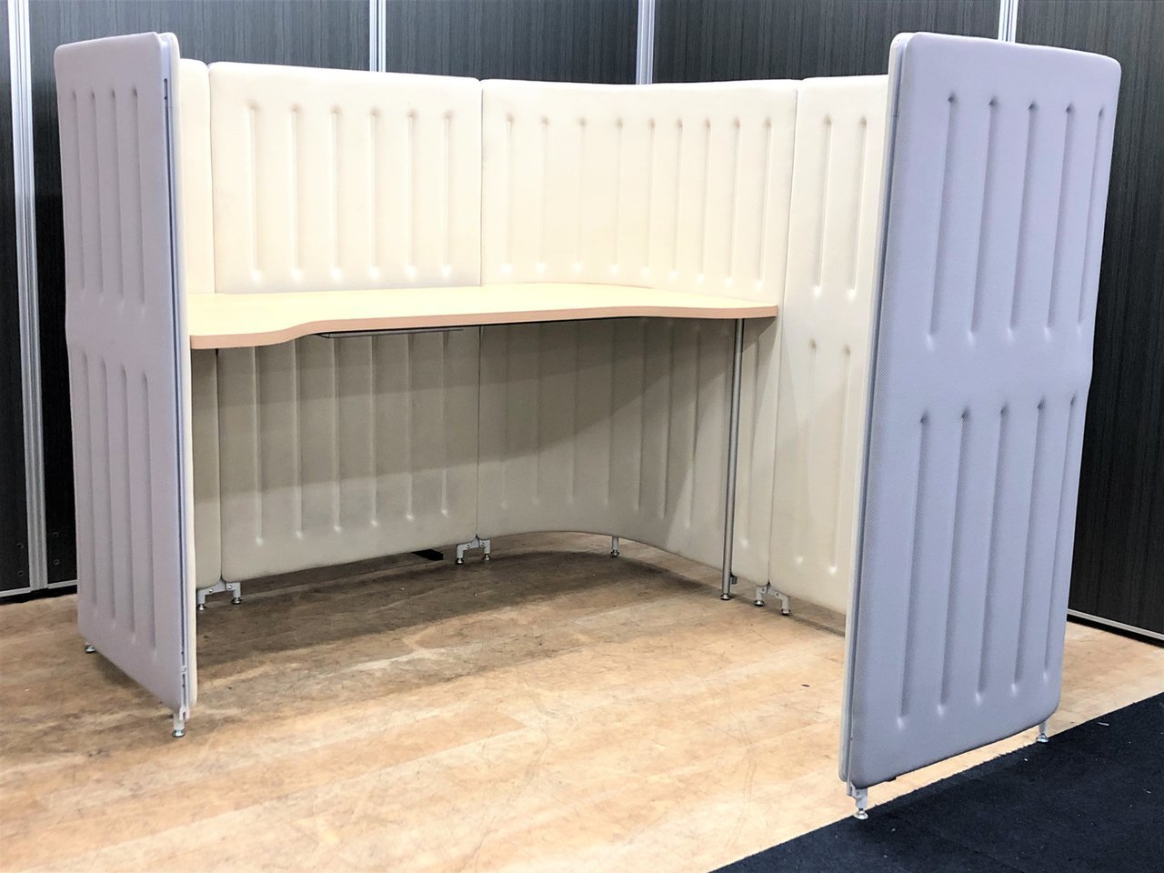 【2台入荷】多様な空間と働き方に！デスク+パーティションセット【中古】【オフィス家具】【東京】【大阪】【愛知】【岐阜】【長野】【滋賀】
                        マッフル 
                                    中古
            