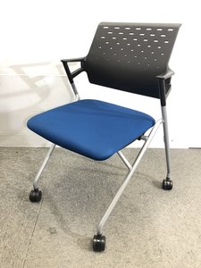 キャスター付きミーティングチェア 
【特別な座クッション構造で座り心地が良い！】