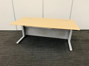 上下昇降デスク　スイフト　オカムラ製　色ネオウッドライト　木目タイプ　マネージャーデスク 高さ700㎜～1250㎜