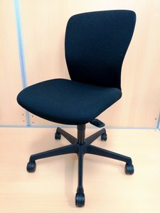 【定番品】オカムラ/スラート/ブラック/リクライニング機能付き※おすすめ商品